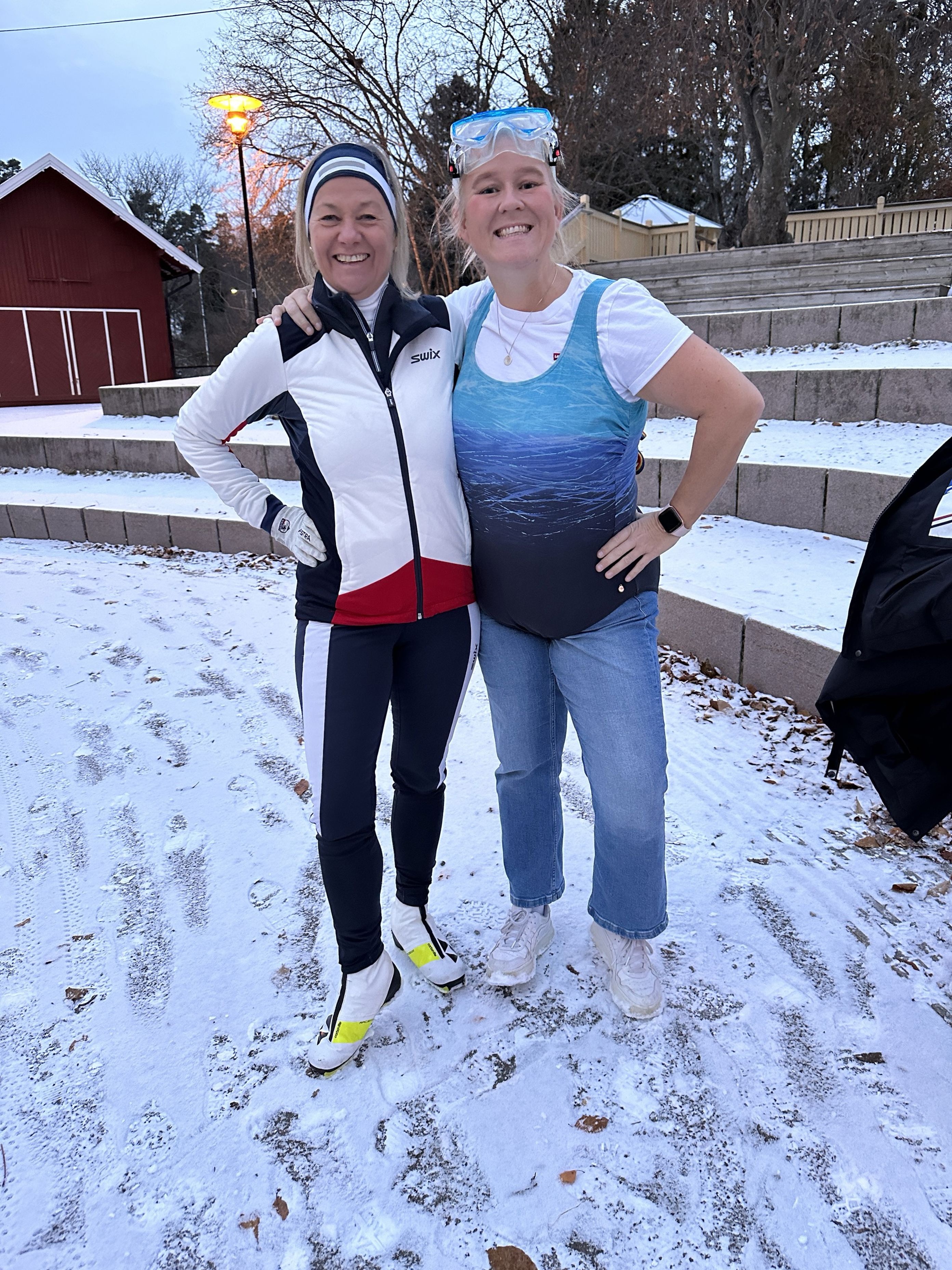 Foto: Ida Elisabeth Hardal To blide damer som har kledd seg ut