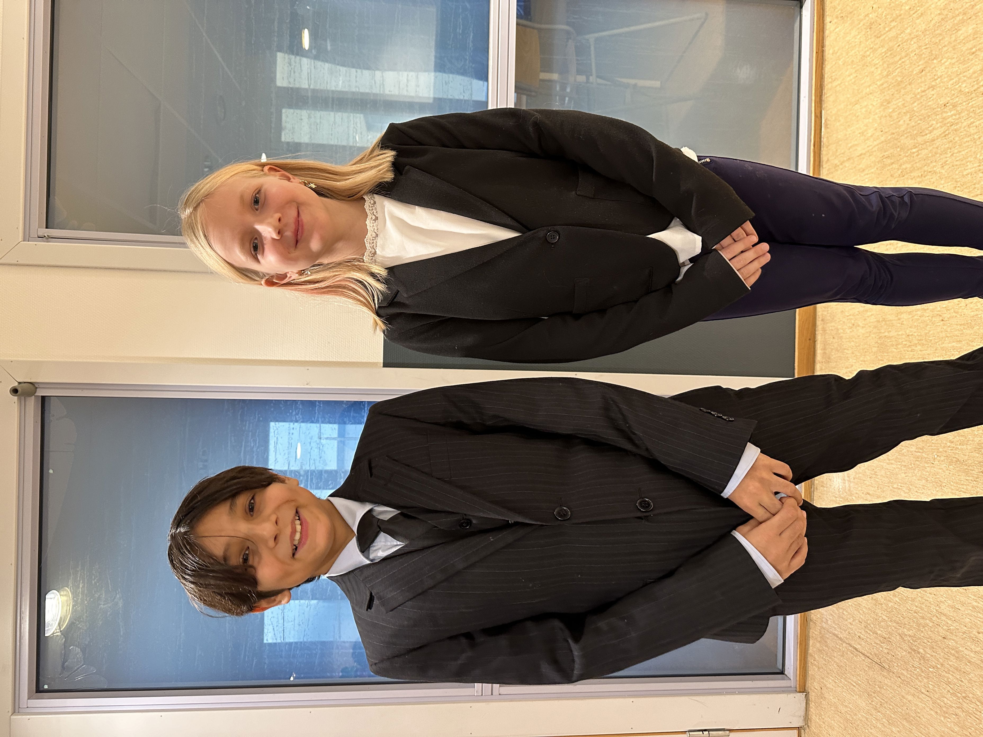 Foto: Ida Elisabeth Hardal To barn kledd i pene klær