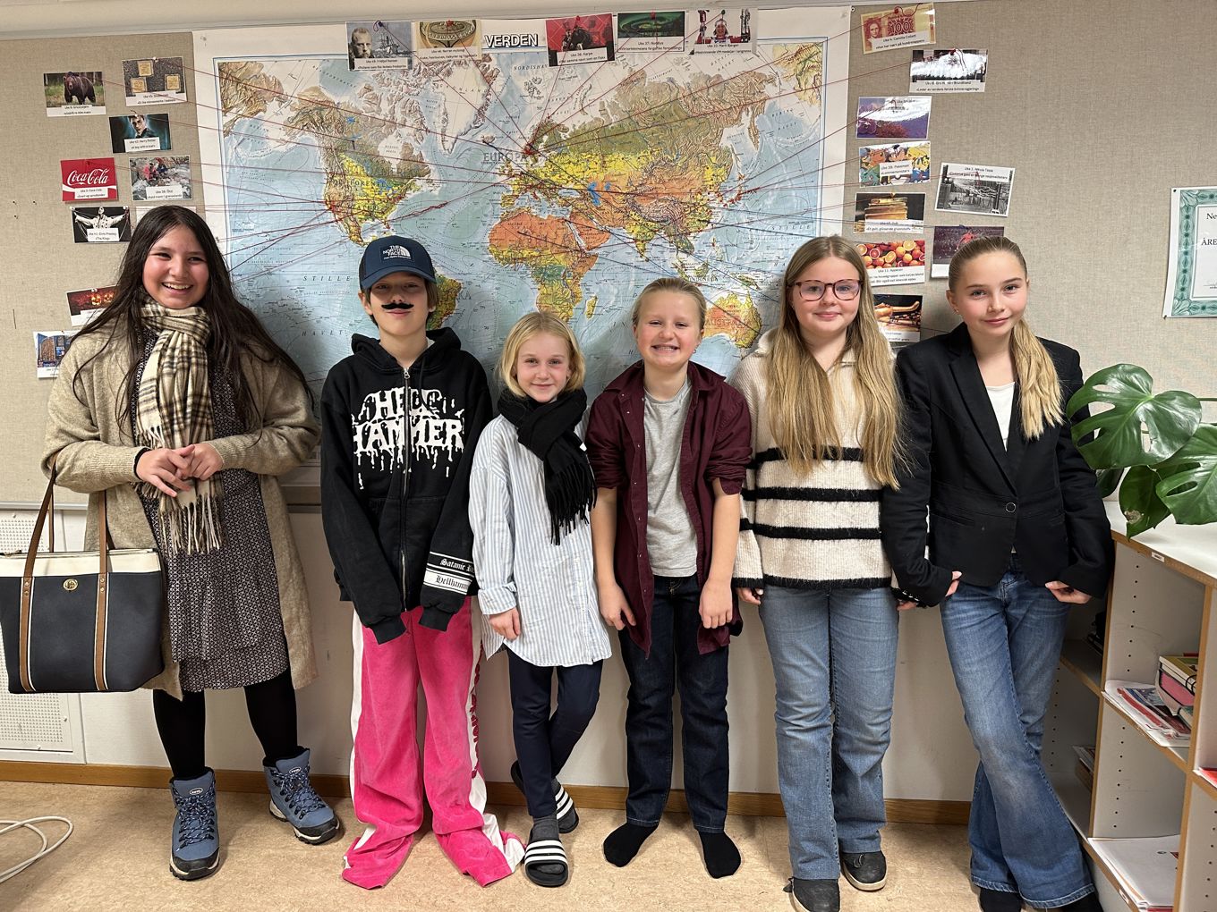 Foto: Ida Elisabeth Hardal Elever oppstilt i et klasserom