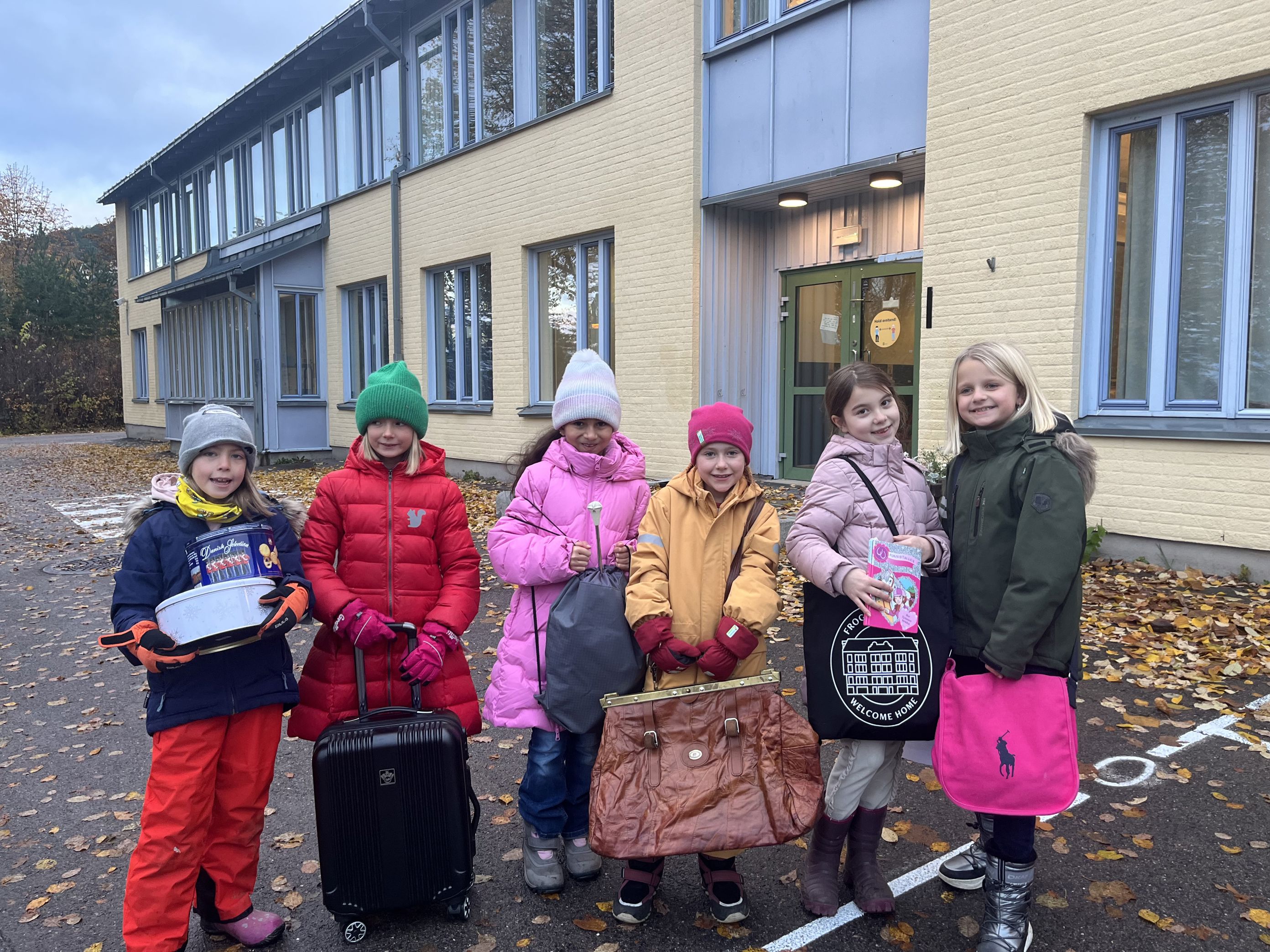 Foto: Ida Elisabeth Hardal Elever med vekser i en skolegård